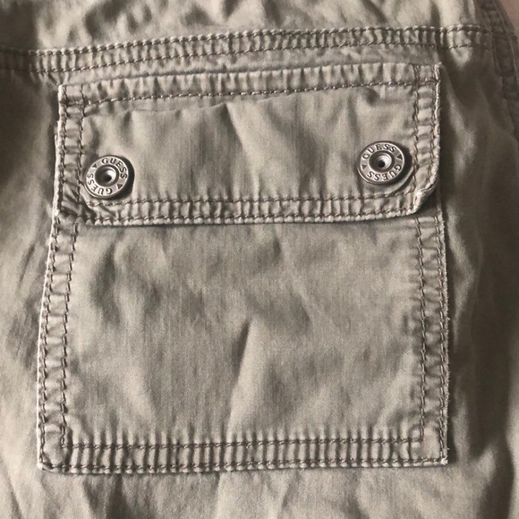 GUESS Olive Cargo Pants 🫒 - Picture 9 of 9